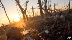 Попри відносно повільний темп контрнаступу, російські війська "не змогли перешкодити українським силам «поступово, але стабільно просуватися» з середини серпня", зазначає ISW (Фото: AP)