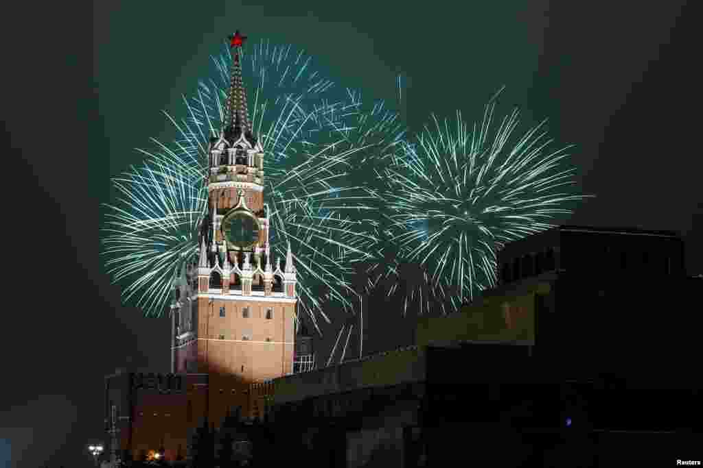Fireworks explode behind the Kremlin&#39;s Spasskaya Tower during New Year&#39;s Day celebrations in Moscow, Russia, Jan. 1, 2021.