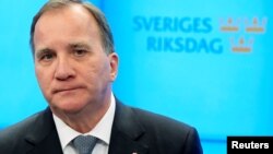 Swedish Prime Minister Stefan Lofven speaks to the press, after he was ousted in no-confidence vote, in Stockholm, Sweden, Sept. 25, 2018. (TT News Agency/Anders Wiklund via Reuters)