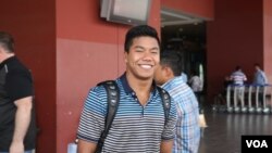 Cambodian-born American and a member of United States National Team Jordan Pisey Windle arrived at Phnom Penh International Airport on May 10, 2016. (Neou Vannarin/VOA Khmer)