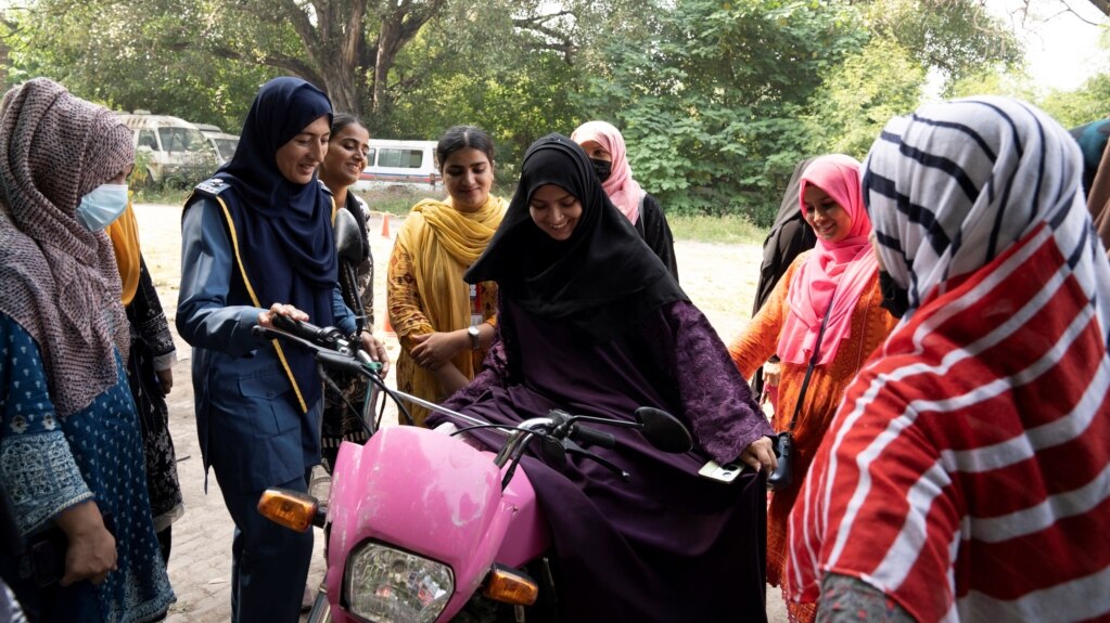 Program Helps Pakistani Women Learn to Ride, Gain Independence