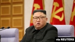 Pemimpin Korea Utara Kim Jong Un menghadiri rapat pleno Partai Buruh di Pyongyang, Korea Utara, dalam foto tak bertanggal yang dirilis pada 12 Februari 2021. (Foto: KNCA via Reuters)