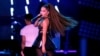 Ariana Grande saat tampil dalam konser "Wango Tango" di Stadion Banc of California, Los Angeles, California, 2 Juni 2018. (Foto: dok).