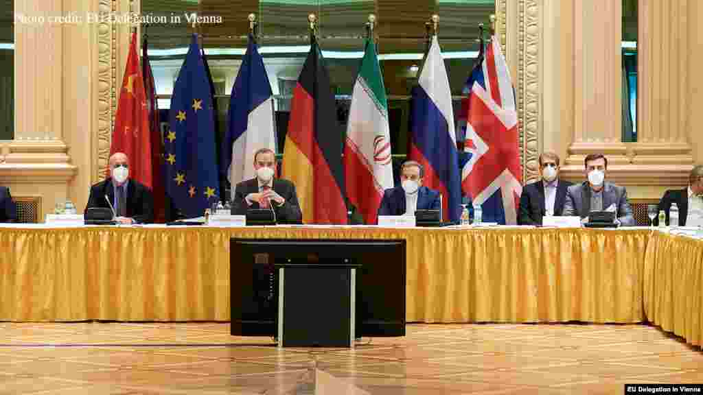 هیات‌های ایران، به همراه سایر اعضای برجام شامل روسیه، چین، بریتانیا،‌ فرانسه و آلمان در وین دیدار کردند.