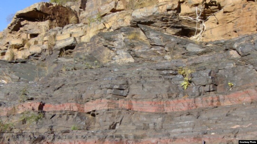 An analysis of South African rocks, which are believed to be among the oldest on Earth, revealed that oxygen began accumulating earlier than thought, researchers said. (UCB)