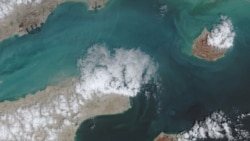 卫星图像显示2026年4月17日霍尔木兹海峡的船只活动。