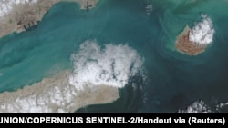 卫星图像显示2026年4月17日霍尔木兹海峡的船只活动。