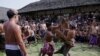 Dua pria bertarung dengan menggunakan daun pandan berduri pada festival tahunan ritual Mekare-kare di Desa Tenganan Pulau Bali.