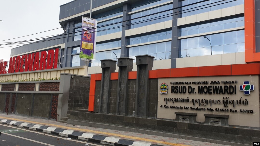 Rumah Sakit Dokter Moewardi Solo, salah satu dari 10 rumah sakit rujukan di Jawa tengah yang siap menangani kasus virus Corona, Senin (27/1). VOA/ Yudha satriawan