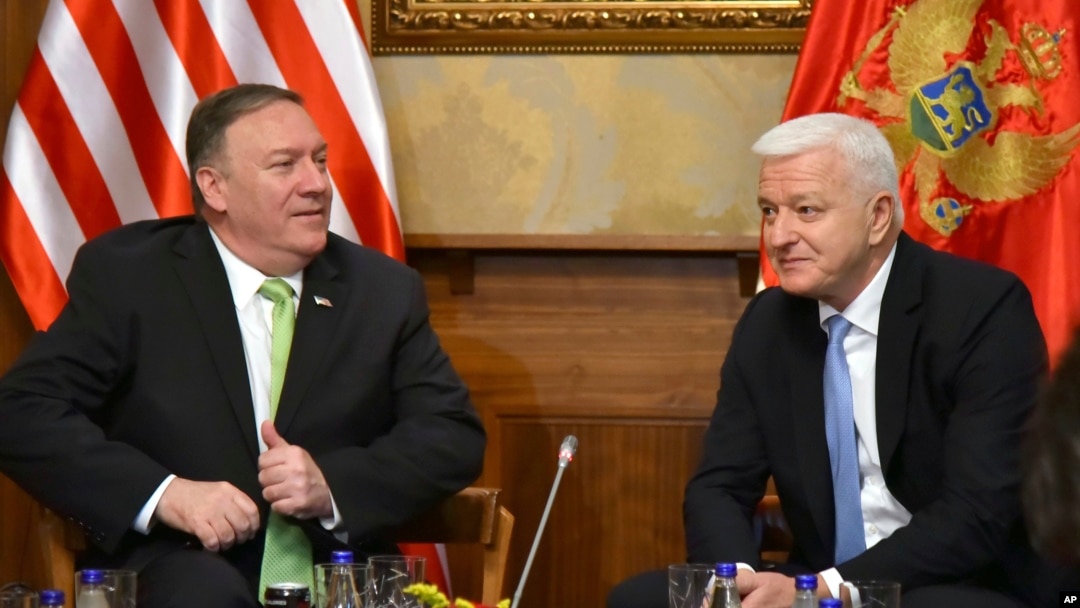 Državni sekretar Sjedinjenih Država Majk Pompeo, levo, razgovara sa premijerom Crne Gore Duškom Markovićem, u Podgorici, Crna Gora, 4. oktobra 2019.
