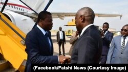 Mokonzi ya ekolo Togo Faure Gnassingbé ayambami na Vital Kamerhe, directeur ya cabinet ya président Félix Tshisekedi, na libanda ya mpepo ya N’Djili, Kinshas, le 15 mars 2015. (Facebook/Fatshi News)