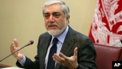 El presidente ejecutivo de Afganistán, Abdullah Abdullah, habla durante una conferencia de prensa en Kabul, Afganistán, el lunes 4 de febrero de 2019.