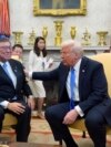 Američki predsjednik Donald Trump i japanski premijer Shigeru Ishiba tokom susreta u Bijeloj kući, 7. februar 2025.