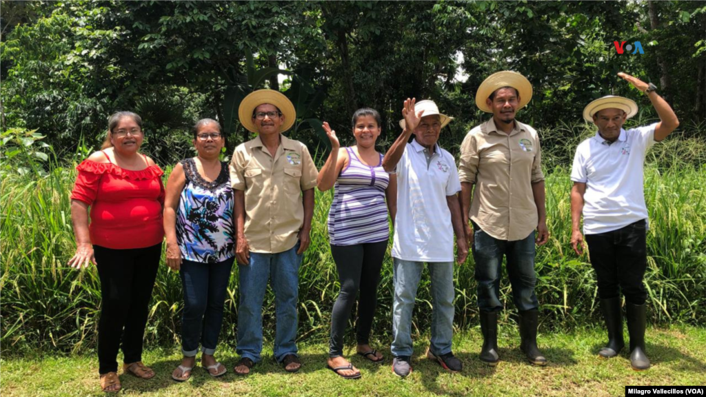 El agricultor Majín Gómez y su familia trabajan arduamente en su finca &ldquo;La Prometida&rdquo; para preservar el agua de la cuenca del Canal de Panamá.