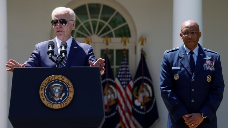 Biden présente son futur chef d'état-major, 