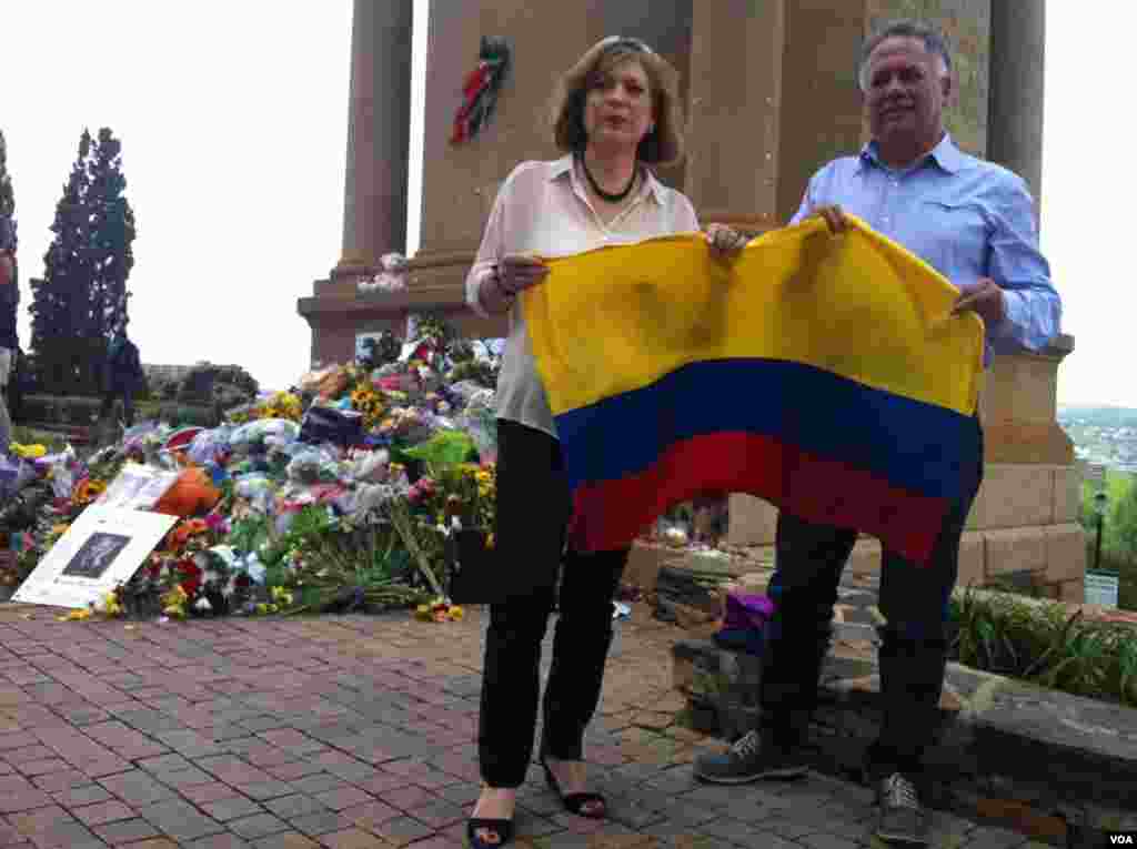 Dos colombianos en Pretoria. [Foto: Celia Mendoza, VOA].