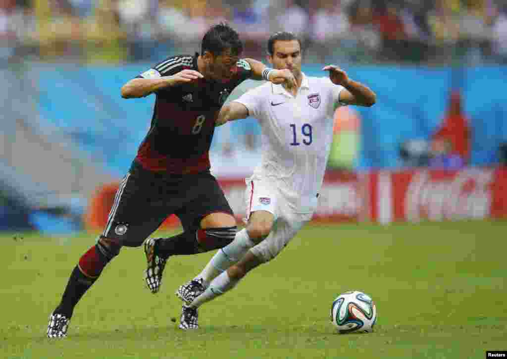 برازیل فٹ بال ورلڈکپ کے گروپ جی کے کھِل میں یو ایس اے اور جرمنی میدان میں اترے