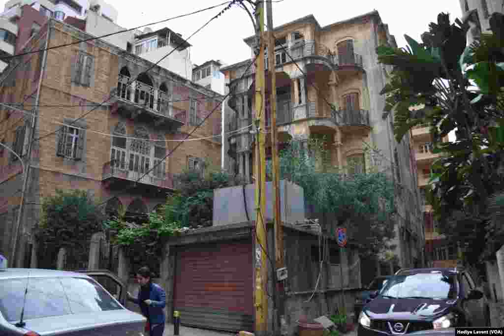 LSM berusaha menghentikan perintah penghancuran gedung-gedung bersejarah di Beirut tanpa alasan hukum yang kuat. Masalah ini sudah untuk ditangani. &nbsp;(H. Levent/VOA)