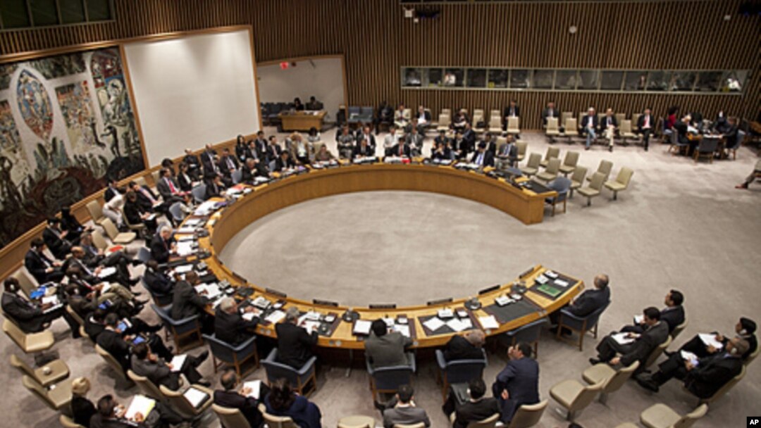 The United Nations Security Council meets at the United Nations in New York to discuss the ongoing violence in Syria, April 21, 2012. 