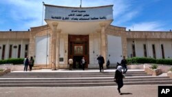 People walk outside Iraqi Criminal Court in Baghdad's Karkh district, Iraq, May 5, 2019. On Wednesday, Iraq handed over 188 Turkish children of suspected Islamic State militants to Turkey.