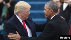 Tramp i Obama tokom inauguracije 45. američkog predsednika 20. januara 2017.