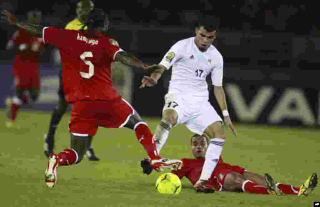 El Khartoushi Walid of Libya (C) challenges Juvenal Edjogo (R) and Fousseny Kamissoko of Equatorial Guinea during the opening match of the African Nations Cup soccer tournament in Estadio de Bata "Bata Stadium", in Bata January 21, 2012.