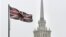 Cờ Anh tại tòa đại sứ Anh tại Moscow.