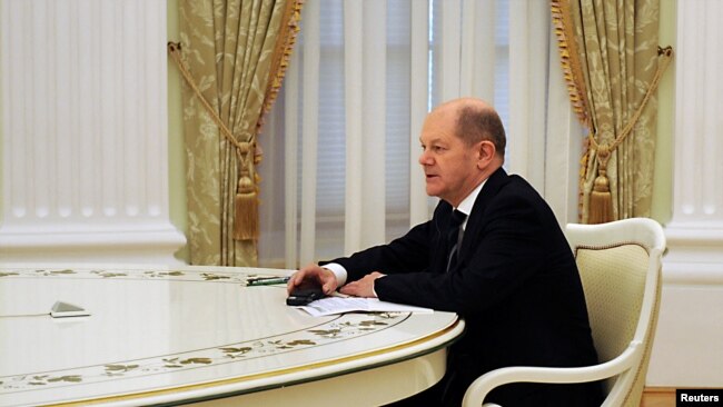 El canciller alemán Olaf Scholz en Moscú durante su reunión el presidente ruso, Vladimir Putin, el martes, 15 de febrero de 2022.