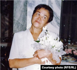 FILE - Journalist Ogulsapar Muradova at her son's wedding party in Ashgabat, Turkmenistan, in 2002.