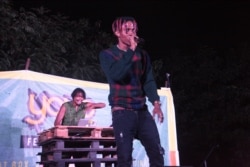 The hip-hop festival showcased the rap and musical talents in Ghana, with performances as well as open-mic sessions. (S.Knott/VOA)