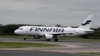 Pesawat Airbus A321-231 milik maskapai penerbangan Finnair, mendarat di Bandara Heathrow di London barat, 29 April 2024. (Adrian DENNIS / AFP)