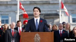 PM baru Kanada, Justin Trudeau, berbicara di hadapan publik di Rideau Hall, Ottawa, setelah upacara sumpah jabatan hari Rabu (4/11).