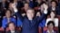 El candidato presidencial surcoreano Moon Jae-in celebra el triunfo en las elecciones de este martes.