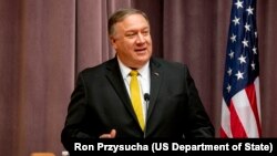 Menteri Luar Negeri AS Mike Pompeo berbicara di kantor Deplu AS di Washington DC. 