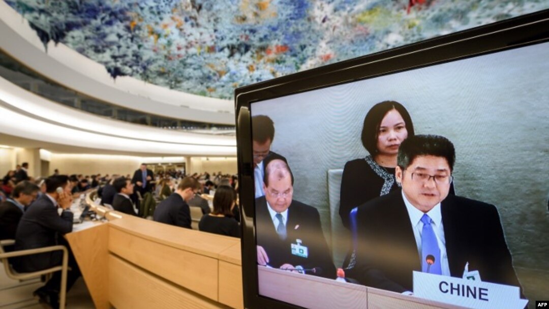 Icegera c'umushikiranganji w'ubushinwa ajejwe agateka kazina muntu Le Yucheng imbere y'akanama ka ONU kajejwe uburenganzira bwa muntu i Geneve. itariki 06/11/2018