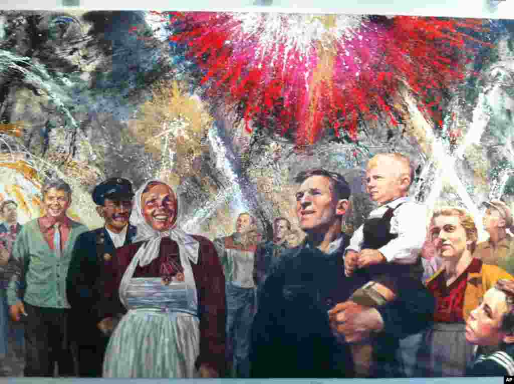 Jackson Pollock seems to meet Socialist Realism in "Double Diversion" painted in 2009 by Diana Machulina. (VOA Photo/James Brooke)