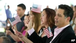 Ceremonia de juramentación de nuevos ciudadanos en Florida.