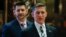 El General Michael Flynn a su llegada a la Trump Tower junto a su hijo Michael G. Flynn.