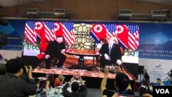 El presidente Donald Trump y el líder de Corea del Norte, Kim Jong Un ser reunieron por primera vez en Singapur en junio del pasado año.