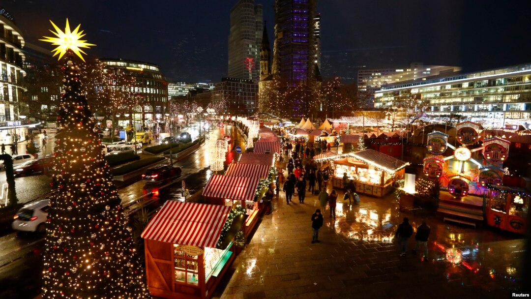 Suasana Pasar Natal di Breitscheid Square, Berlin, Jerman setelah dibuka kembali, 22 Desember 2016 (Foto: dok).