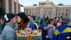 El gobierno de EE.UU. garantiza más beneficios a las parejas del mismo sexo que estén legalmente casadas.