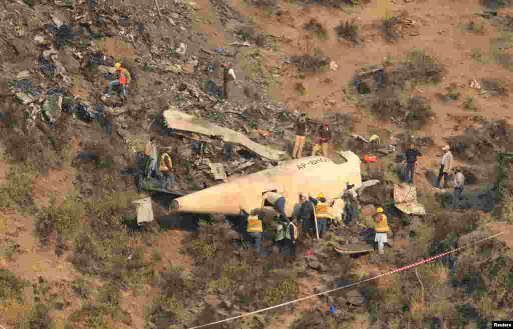 سقوط هواپیمای مسافربری با ۴۸ سرنشین در نزدیکی&zwnj; شهر ایبت آباد پاکستان. مقام های محلی پاکستان گفتند تمام سرنشینان این هواپیمای مسافربری جان خود را از دست دادند. &nbsp;