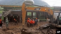 Rescuers carry the body of a victim of the landslide in Karo, North Sumatra, Indonesia, Nov. 25, 2024.