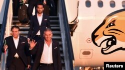 Pelatih tim nasional sepak bola Iran, Carlos Queiroz dan anak-anak asuhannya tiba di Bandara Vnukovo, Moskow, 5 Juni 2018, untuk berlaga di Piala Dunia FIFA.