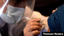 지난 6일 일리노이주 시카고에서 존슨앤존슨의 신종 코로나바이러스 백신 접종이 진행되고 있다. 
