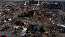 Puing-puing rumah dan bangunan di kota Mayfield, Kentucky pasca dilanda tornado (12/12). 