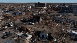 Devastadores tornados arrasaron amplias zonas del centro de Estados Unidos dejando más de un centenar de muertos en un fenómeno fuera de temporada que marcó un nuevas marcas no antes vistas (Foto REUTERS)