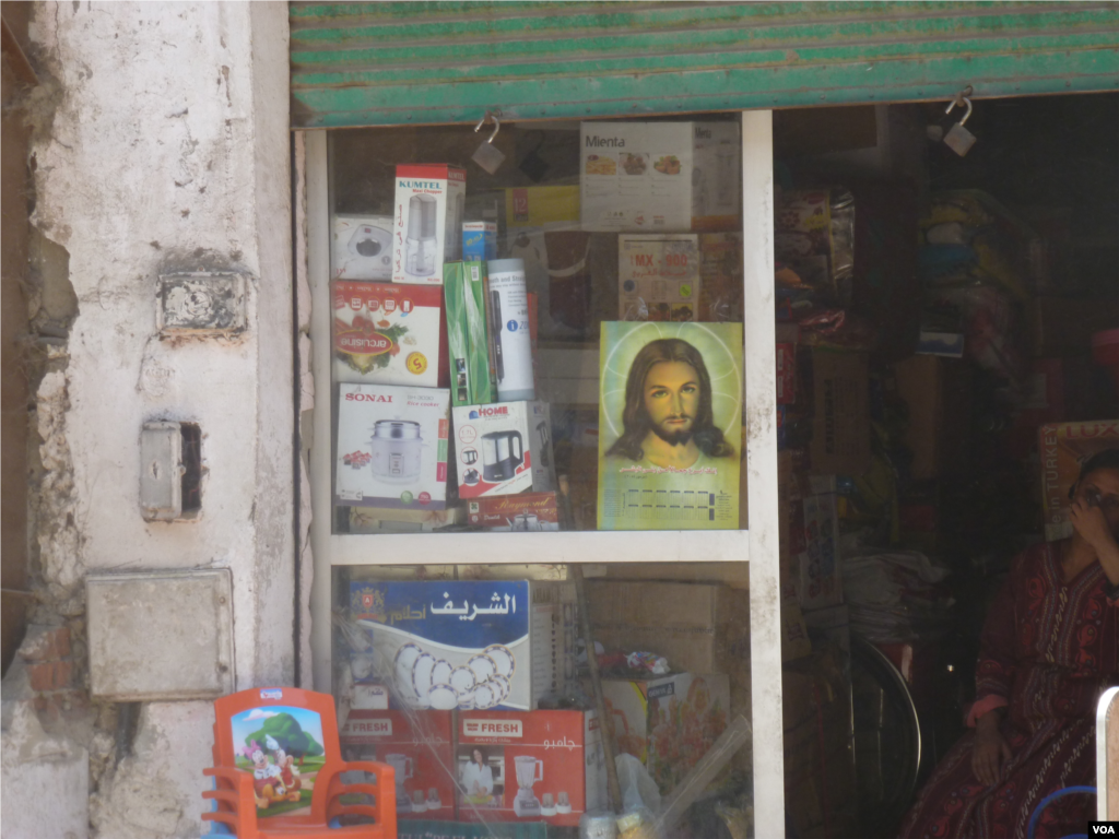 A picture of Jesus is seen in a shop window in the Coptic Christian area of Cairo known as Garbage City July 18, 2013. (VOA/S. Behn)