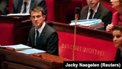 French Prime Minister Manuel Valls attends the weekly questions to the government session at the National Assembly in Paris, France, September 16, 2015. REUTERS/Jacky Naegelen - RTS1EXB