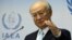 Kepala IAEA Yukiya Amano memberikan keterangan kepada media di markas IAEA di Wina, Austria (foto: dok).